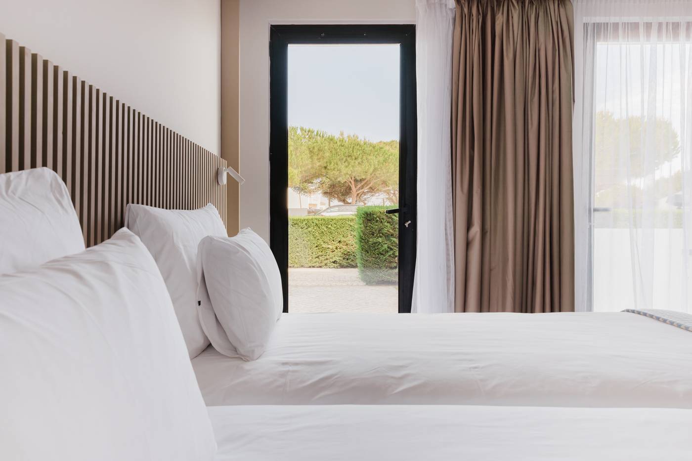 Memmo-Baleeira-Hotel-Room-56
