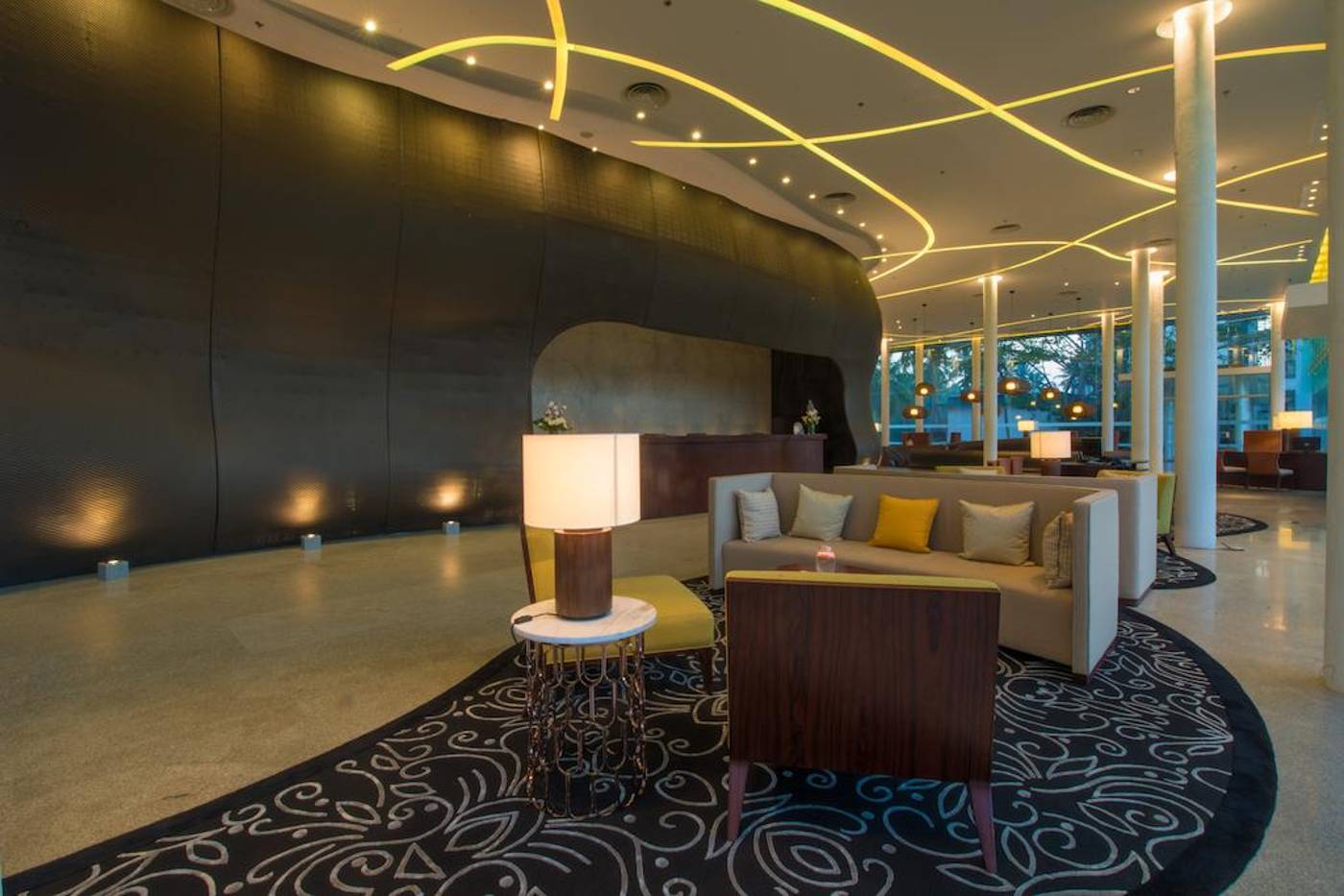 Vivanta-Colombo-Airport-Garden-Lobby-41