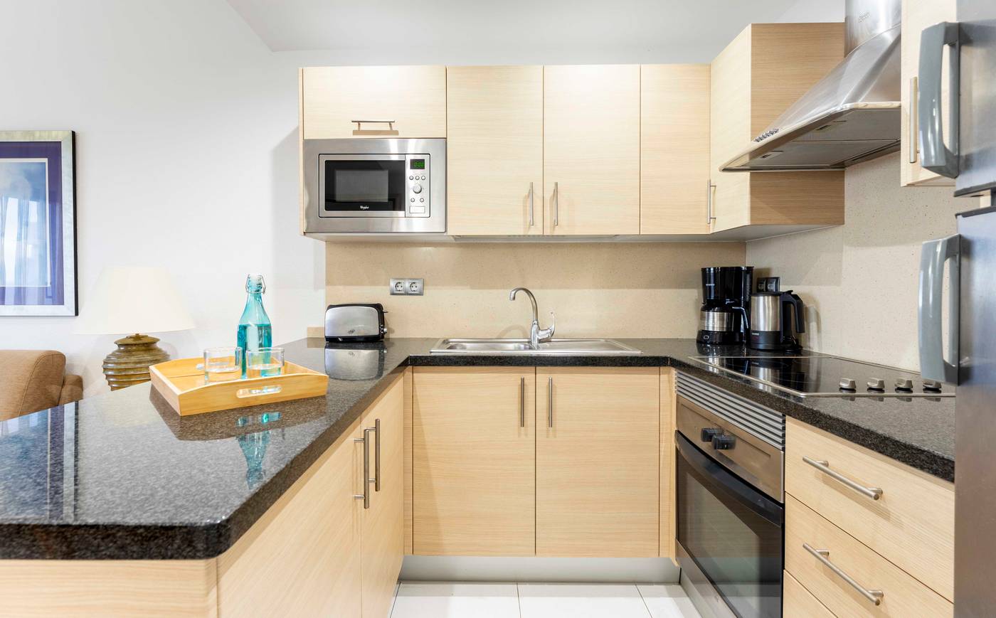 ONA-Hollywood-Mirage-Room-40