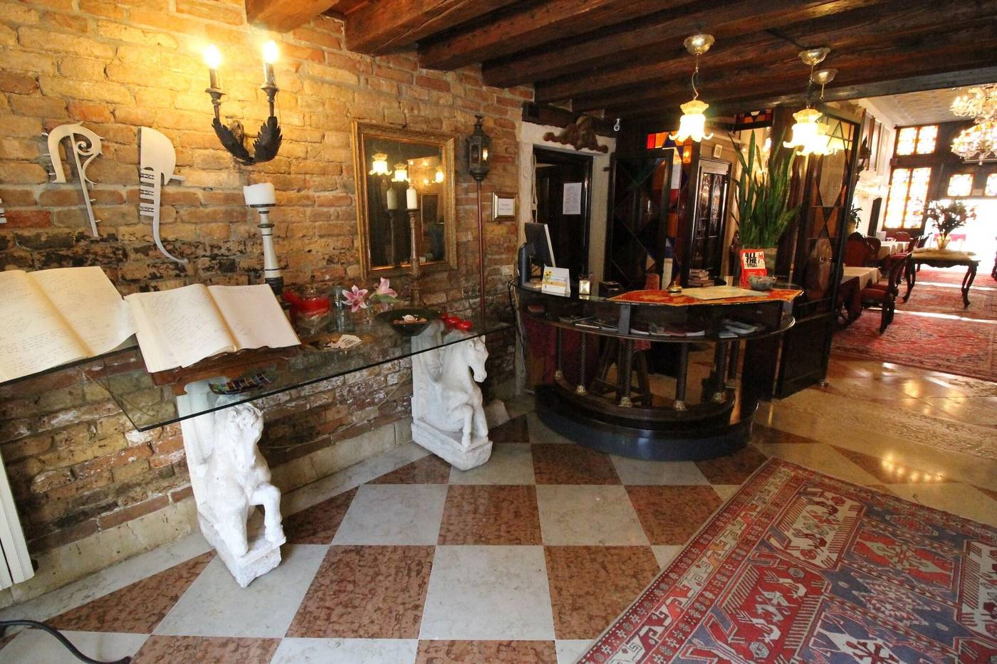 Palazzo-Abadessa-Lobby-12