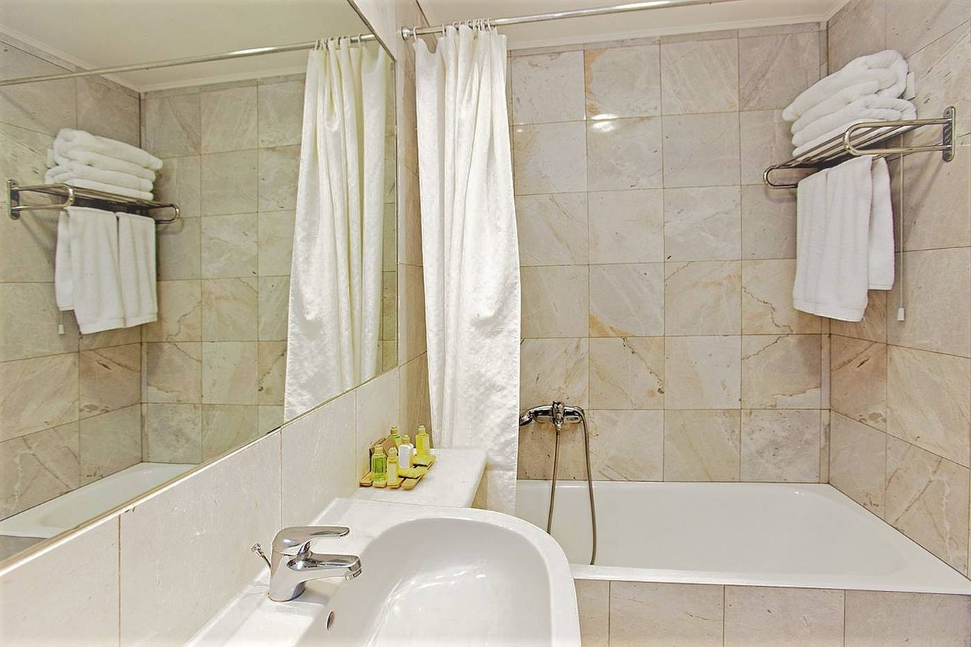 Congo-Palace-Hotel-Room-36