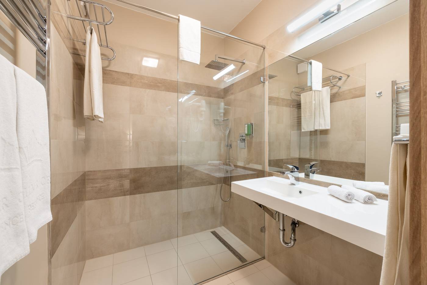 Silver-Crown-Hotel---Residence--Palace-Quarter-Room-52