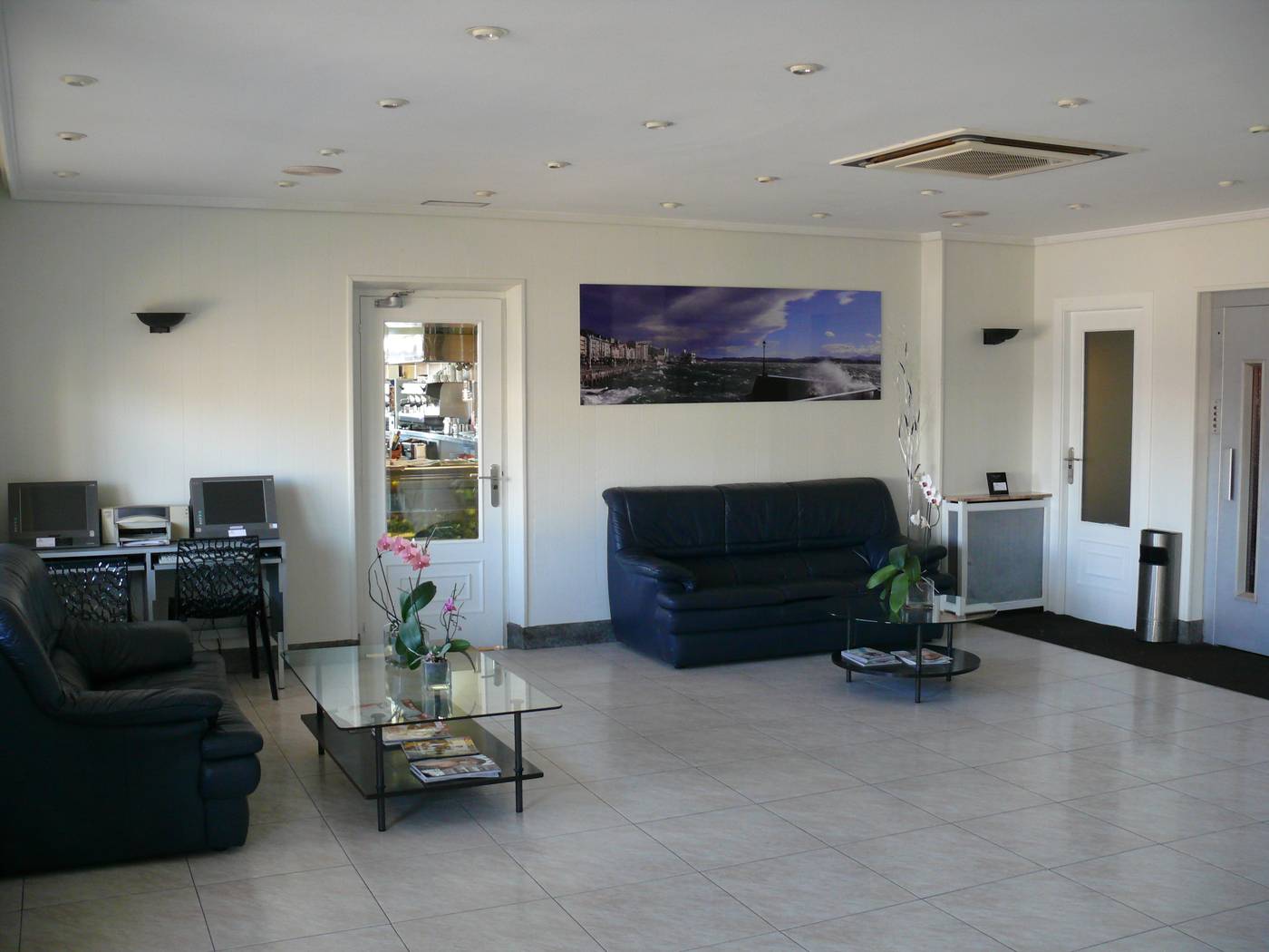 Los Angeles-Spain-BOO DE GUARNIZO-Lobby-5