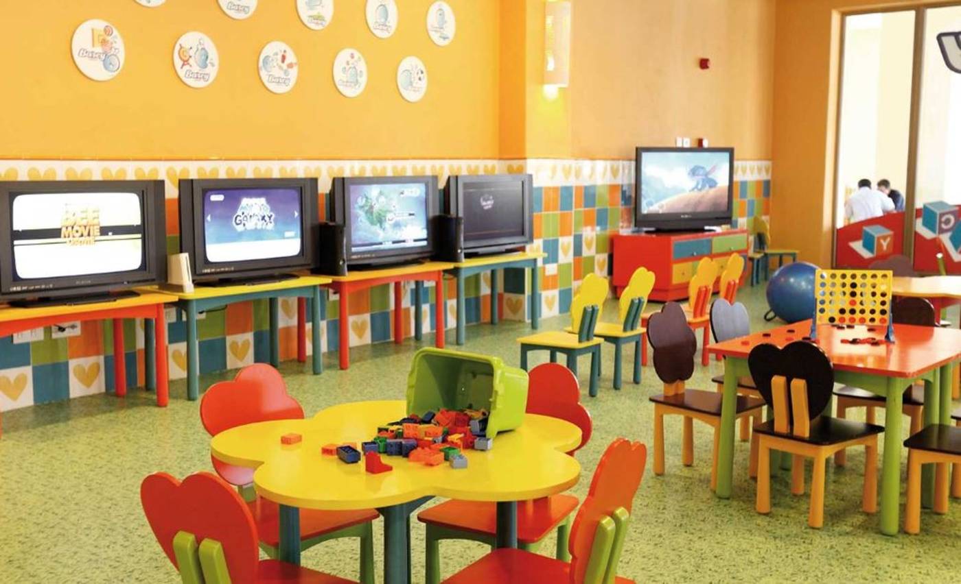 Barcelo-Maya-Palace-Sports-and-Entertainment-64