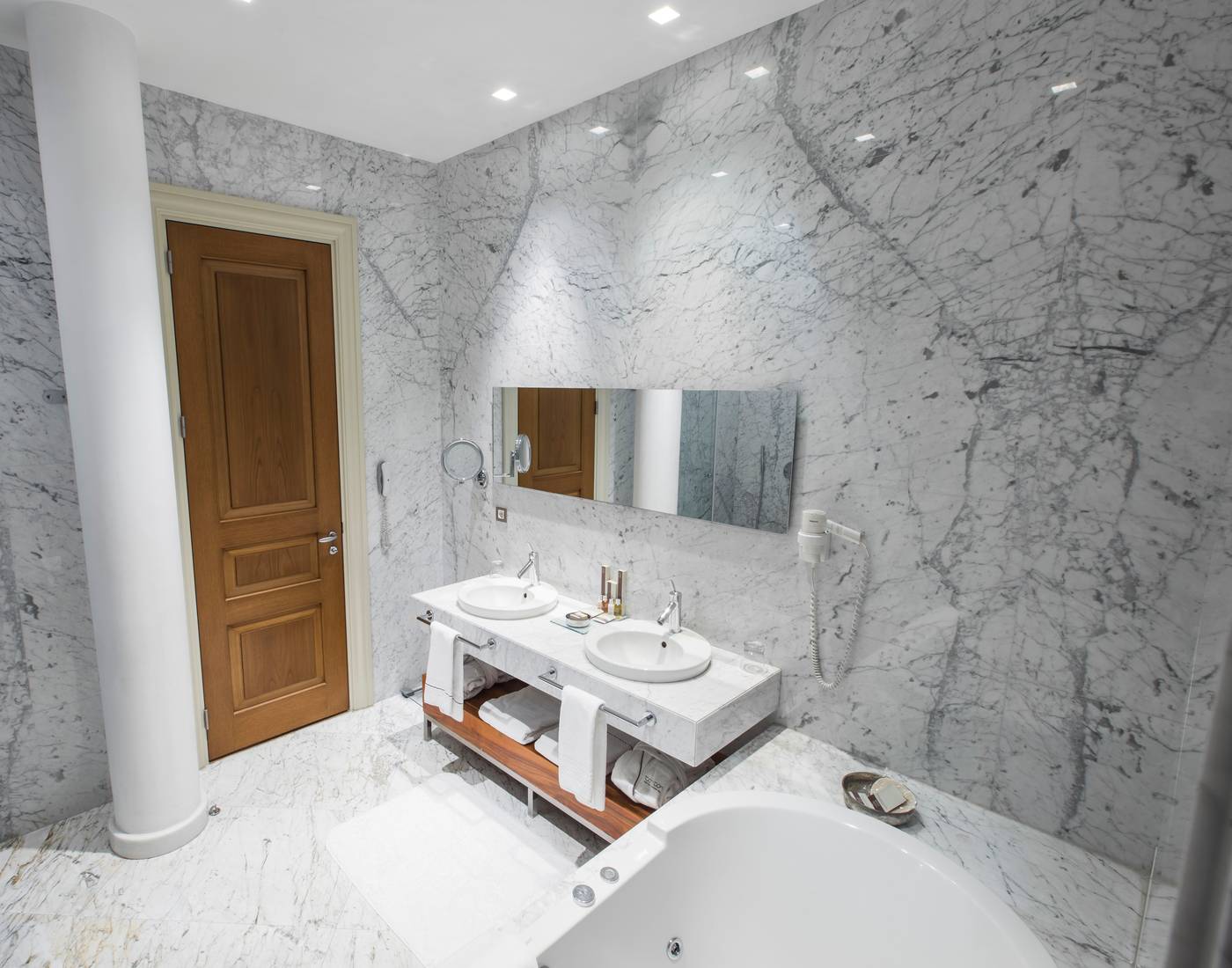 Tomtom-Suites-Room-24