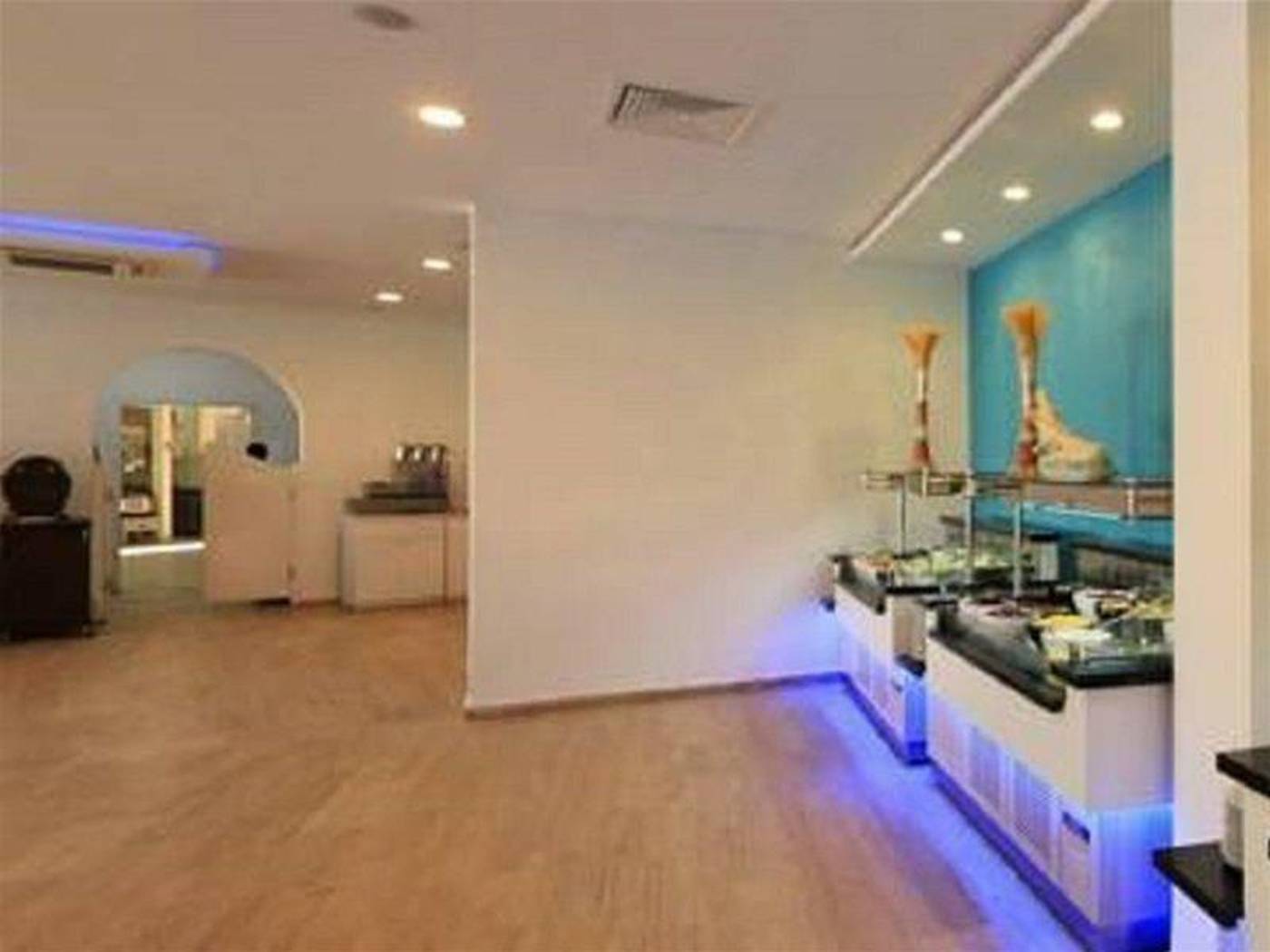 Bendis-Beach-Restaurant-17