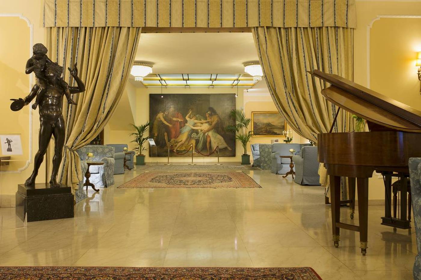 Hotel-Napoleon-Lobby-30