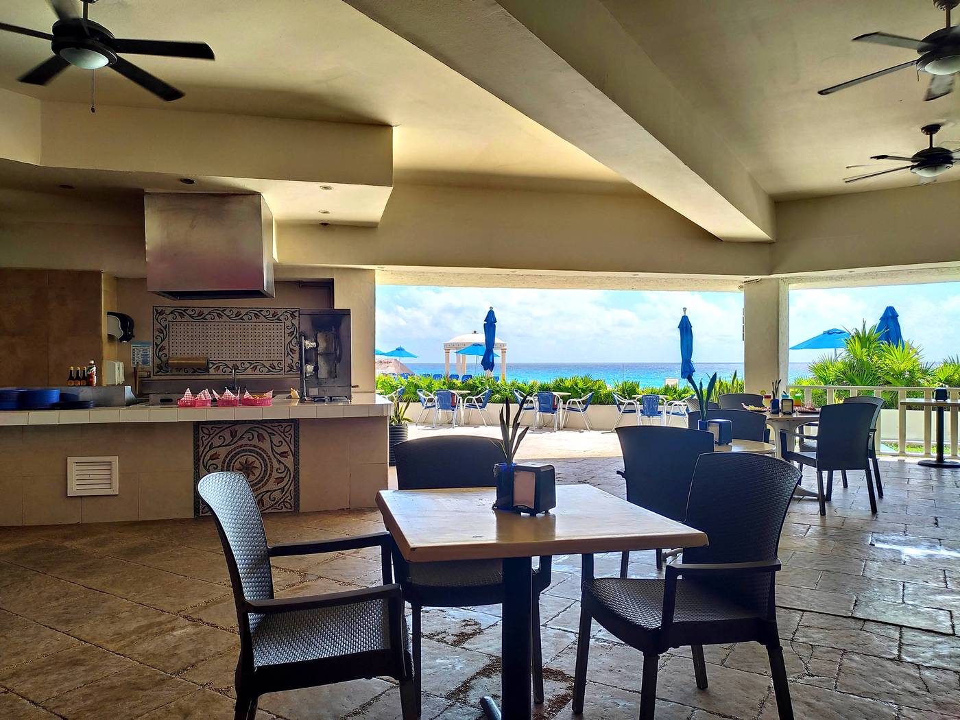 Golden-Parnassus-Resort--Adults-Only-All-Inclusive-Bar-26