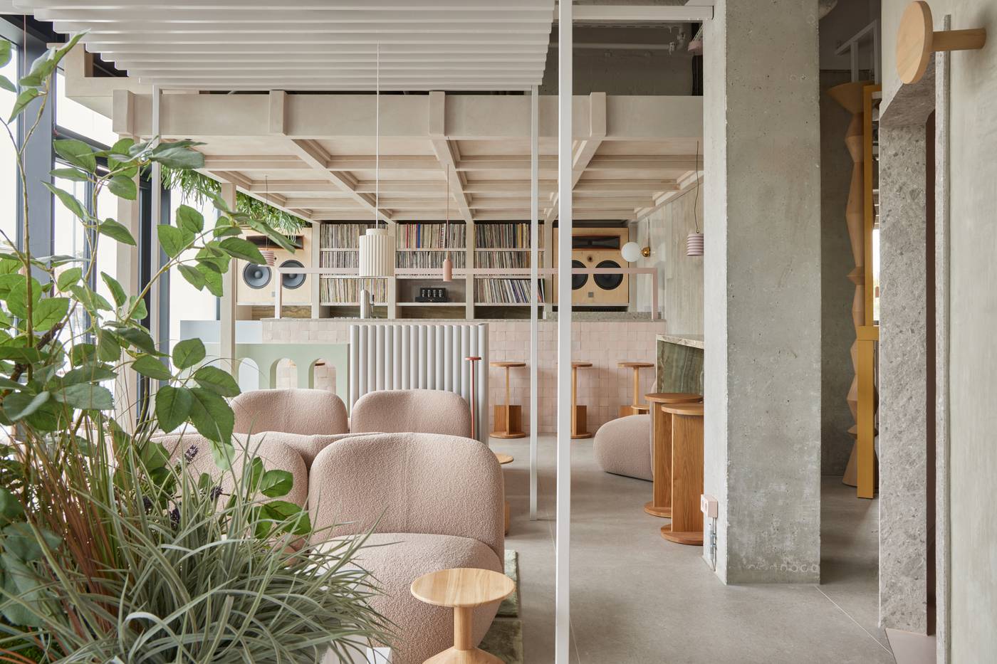 Locke-at-East-Side-Gallery--Friedrichshain-General-view-1