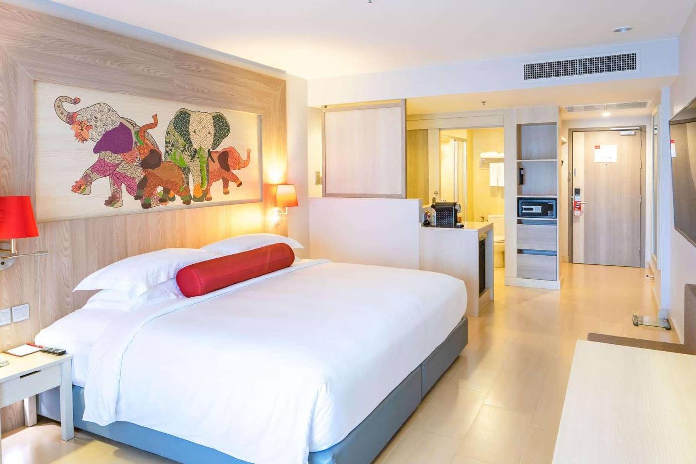 Ramada-By-Wyndham-Phuket-Deevana-Room-24