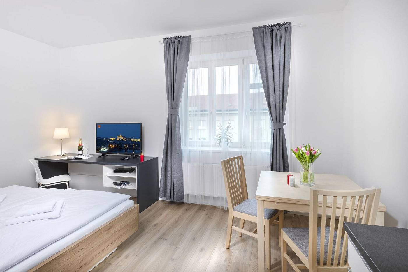 Downtown-Suites-Belohorska-Room-18