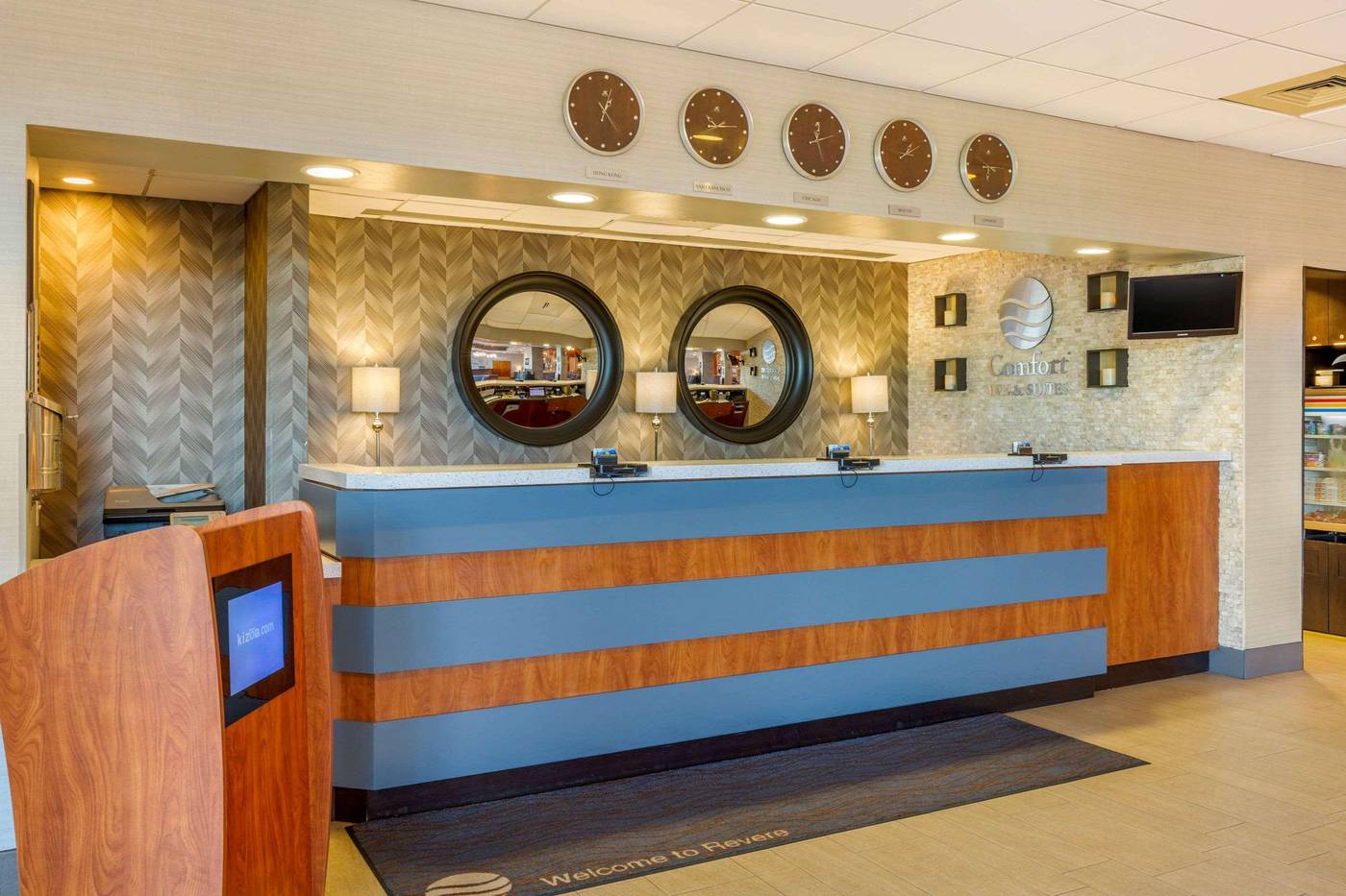 Comfort-Inn---Suites-Logan-Airport-Lobby-7