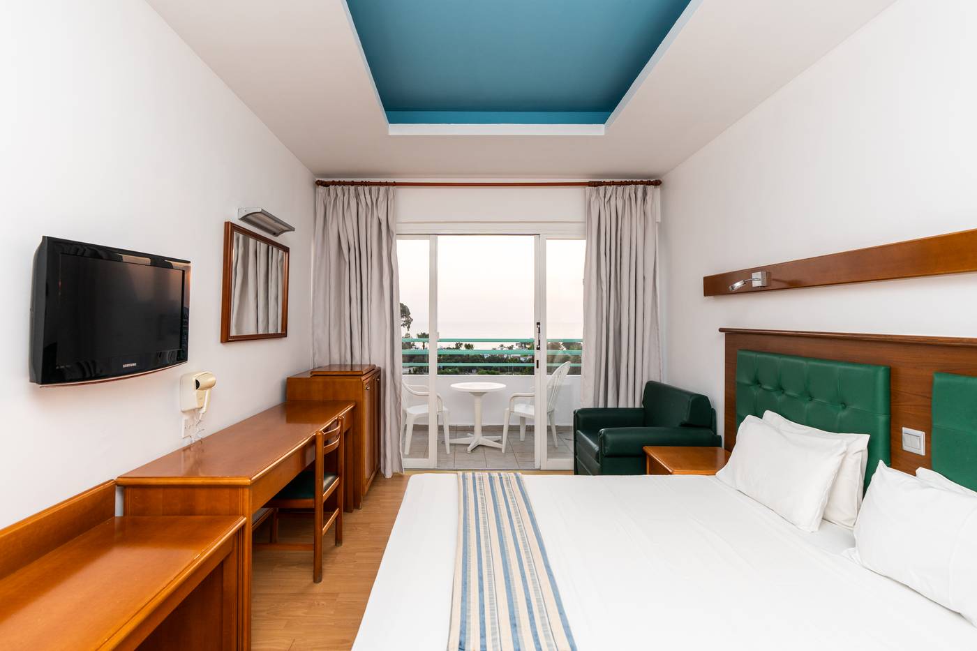 Adelais-Bay-Room-26