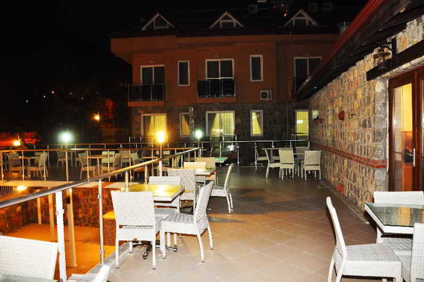 Flora-Palm-Resort-Restaurant-11