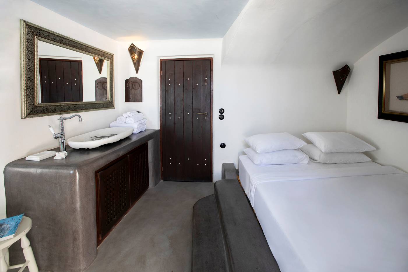 Ducato-Di-Oia-Room-9