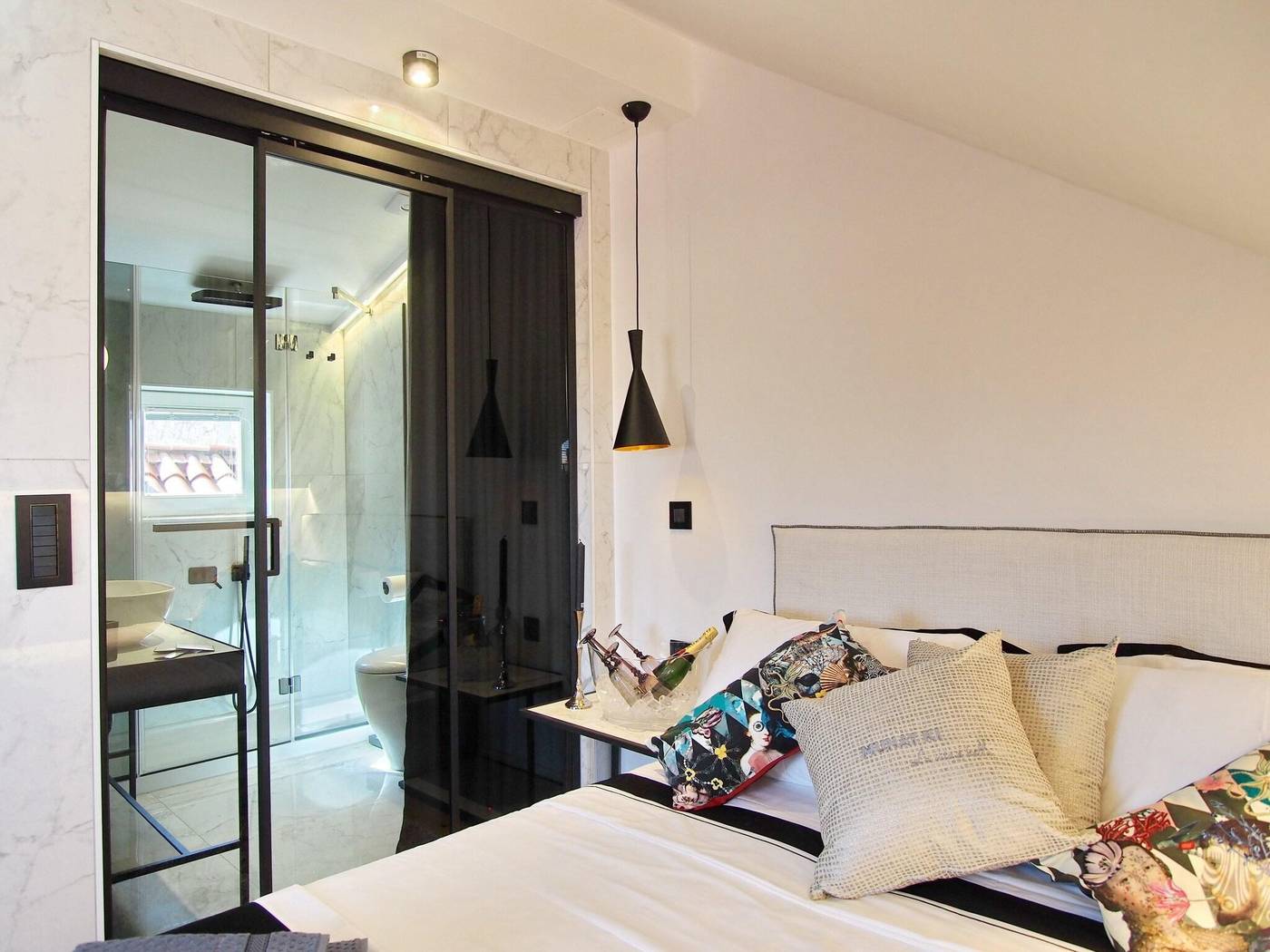 La-Vita-E-Bella-Ii-Room-6