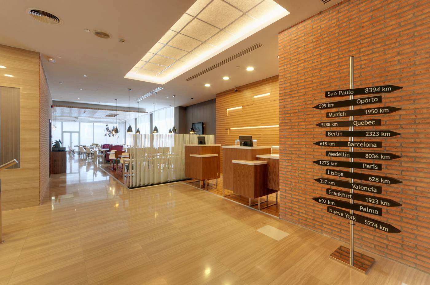 TRYP-Madrid-Chamartin-Hotel-Lobby-4