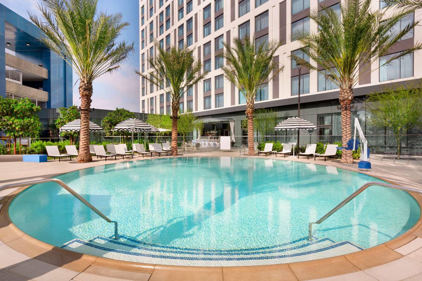 The-Viv-Hotel--Anaheim--a-Tribute-Portfolio-Hotel-Pool-1