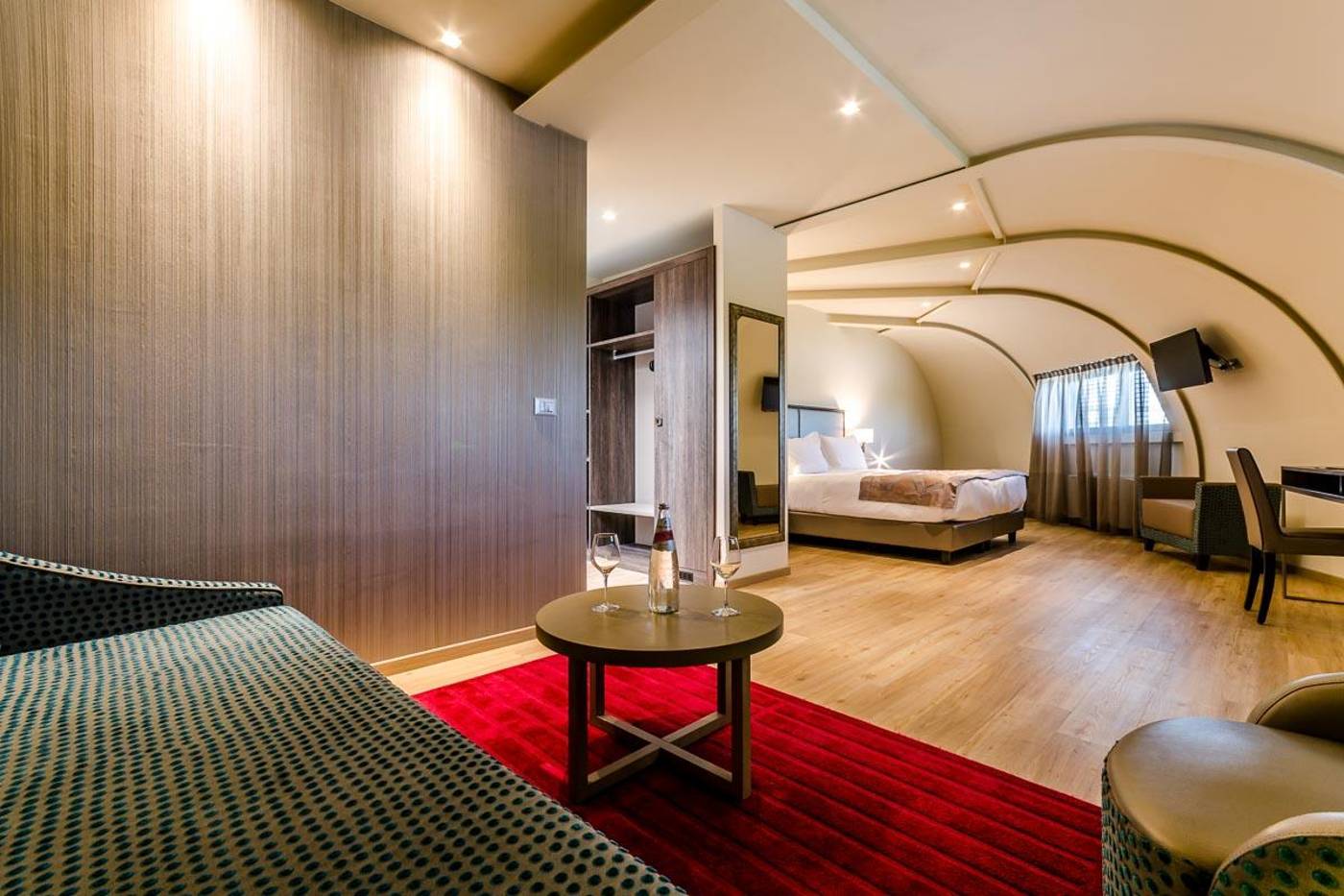 Smart-Hotel-Holiday-Room-4