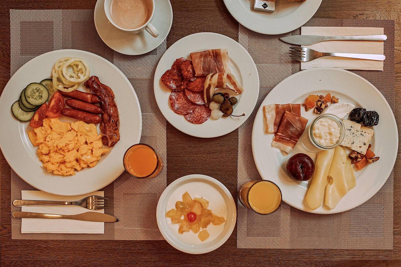 Mera-Hotel-Restaurant-16