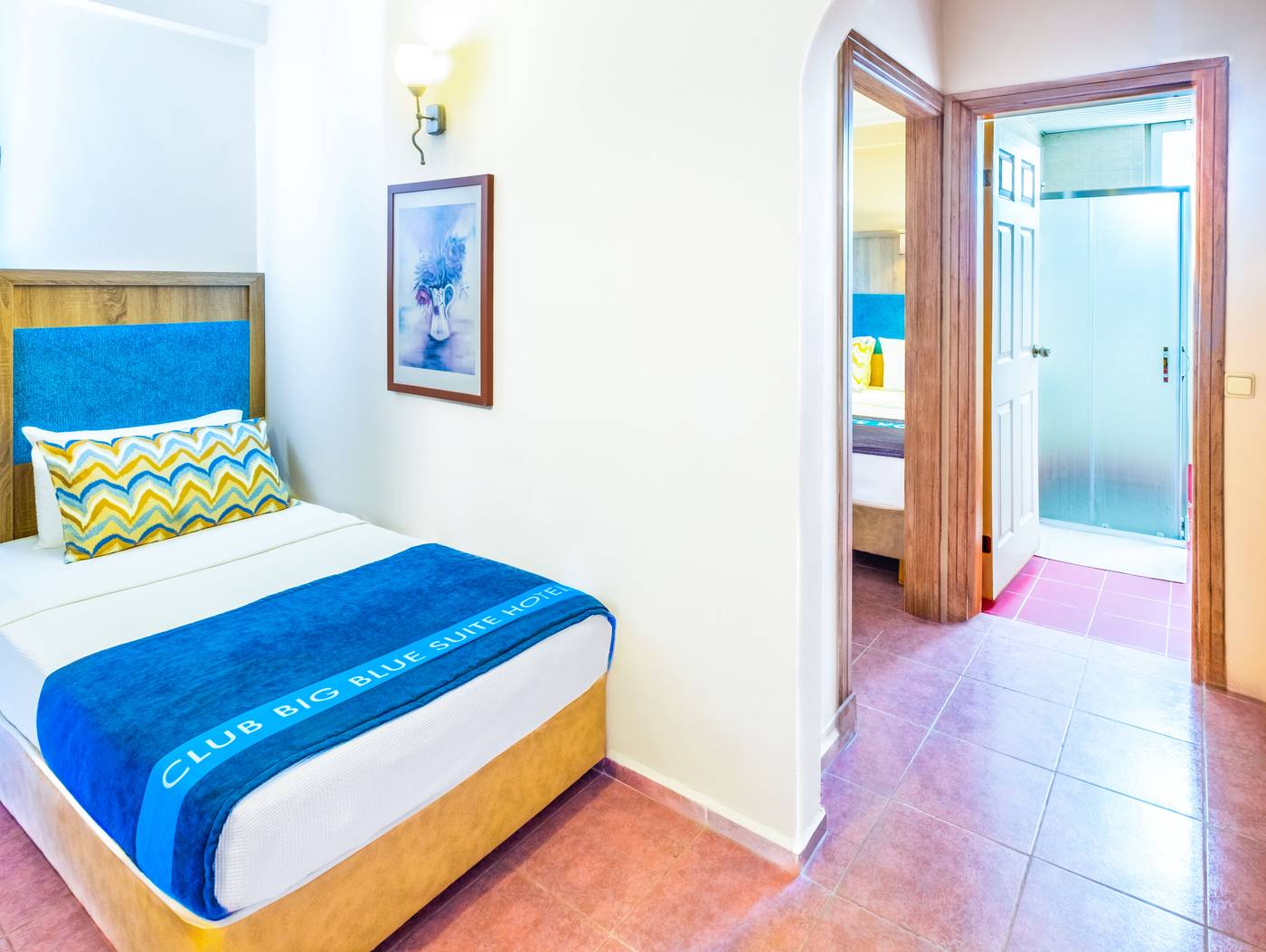 Big-Blue-Suite-Hotel-Room-34