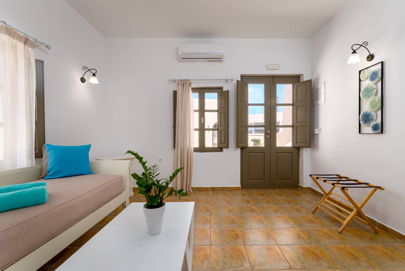 En-Plo-Boutique-Suites---Oia-Santorini-Room-39