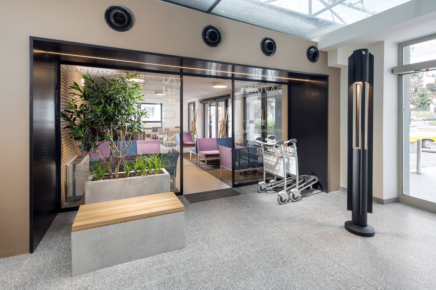 Comfort-Hotel-Prague-City-East-Lobby-5