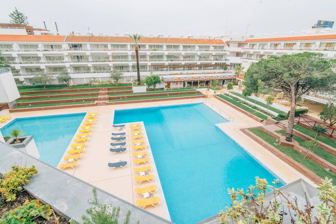 Aqualuz-Suite-Hotel-Apartamentos-Pool-7