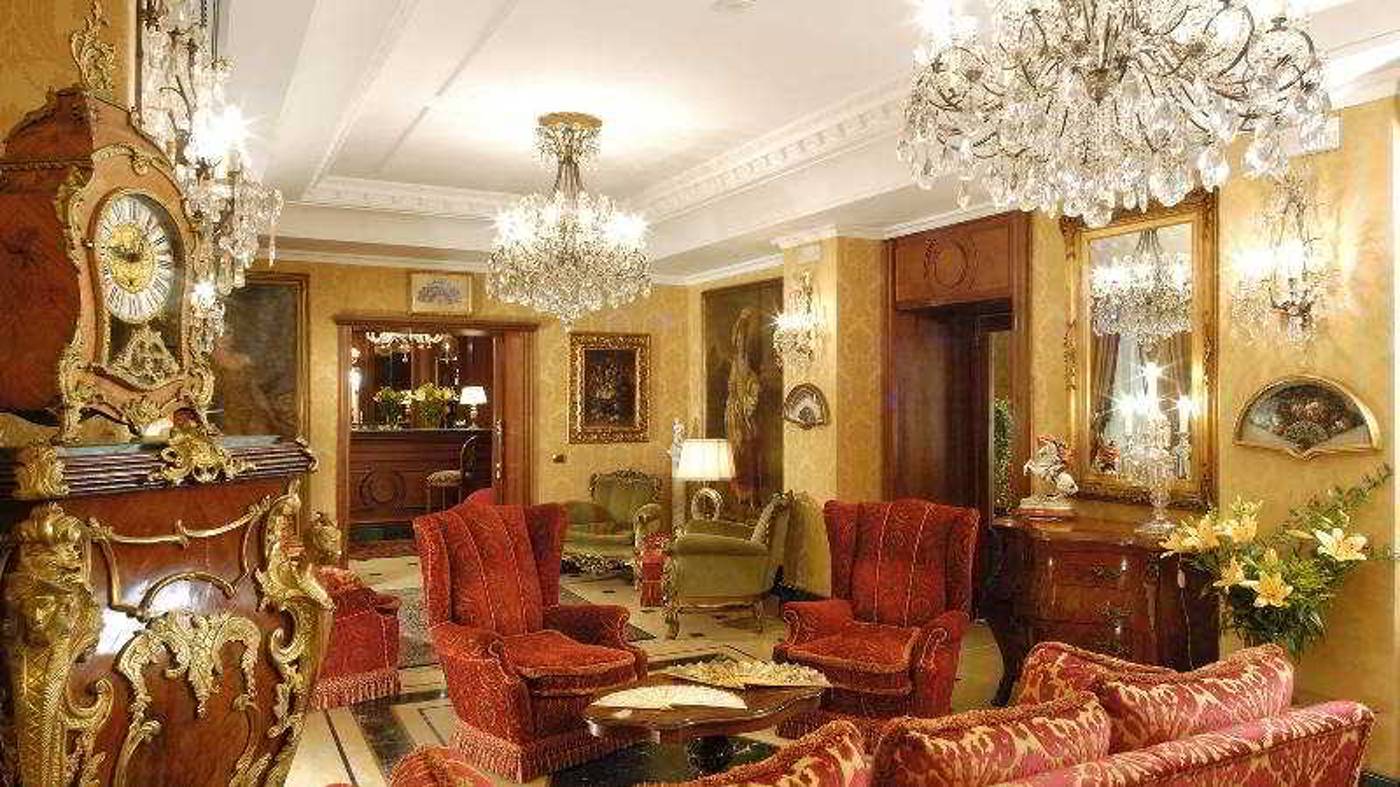 Hotel-Andreotti-Lobby-8