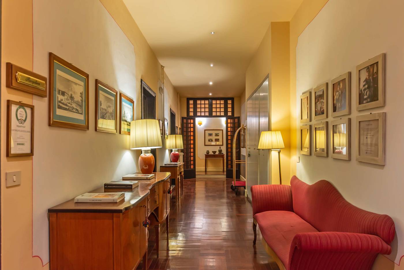 Hotel-Bonifacio-Lobby-2