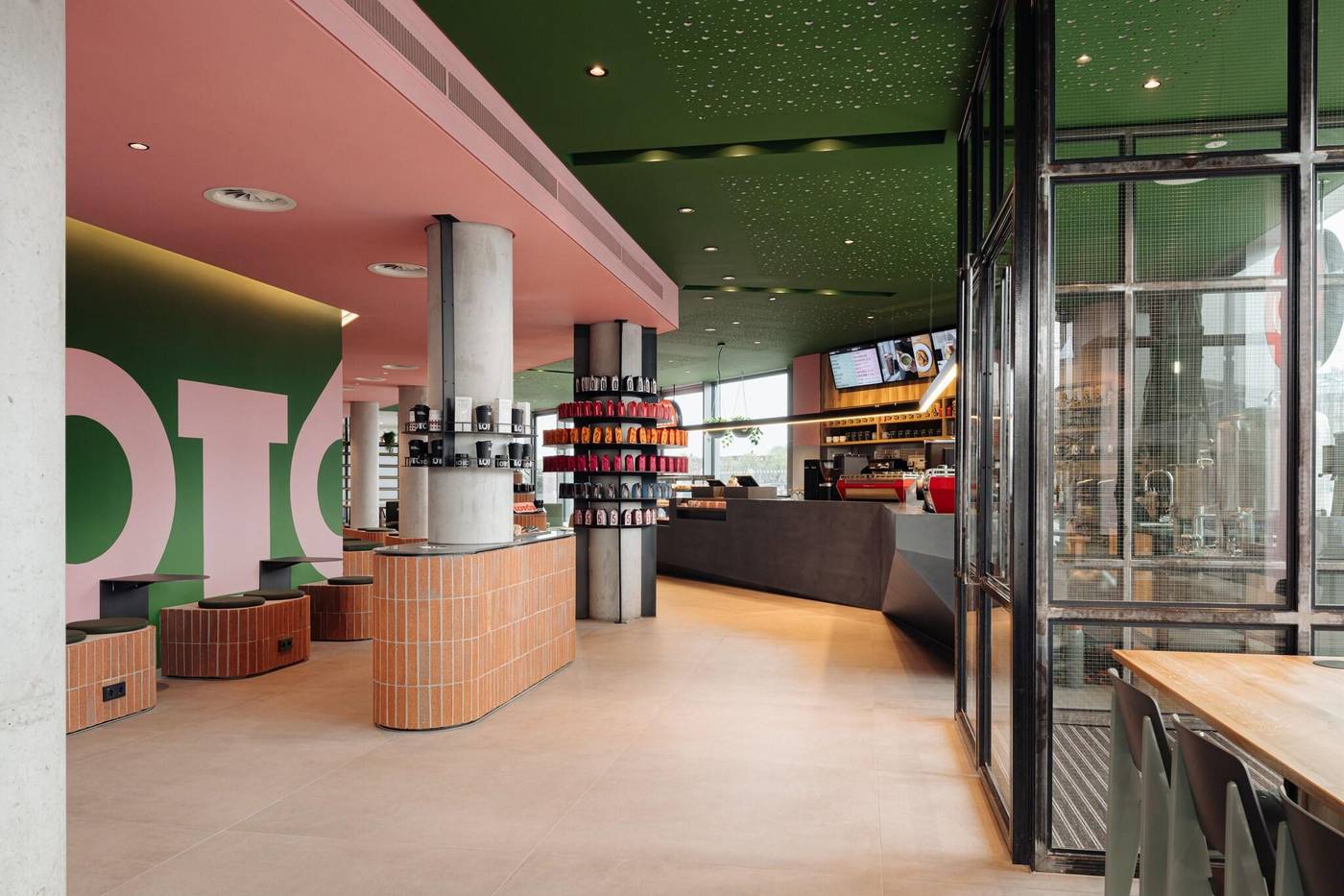 DoubleTree-by-Hilton-Amsterdam-Centraal-Station-Bar-25