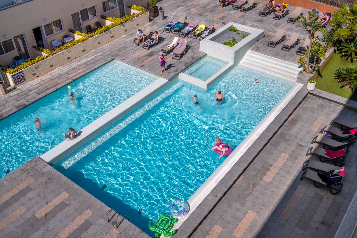 4R-Salou-Park-Resort-II-Pool-7