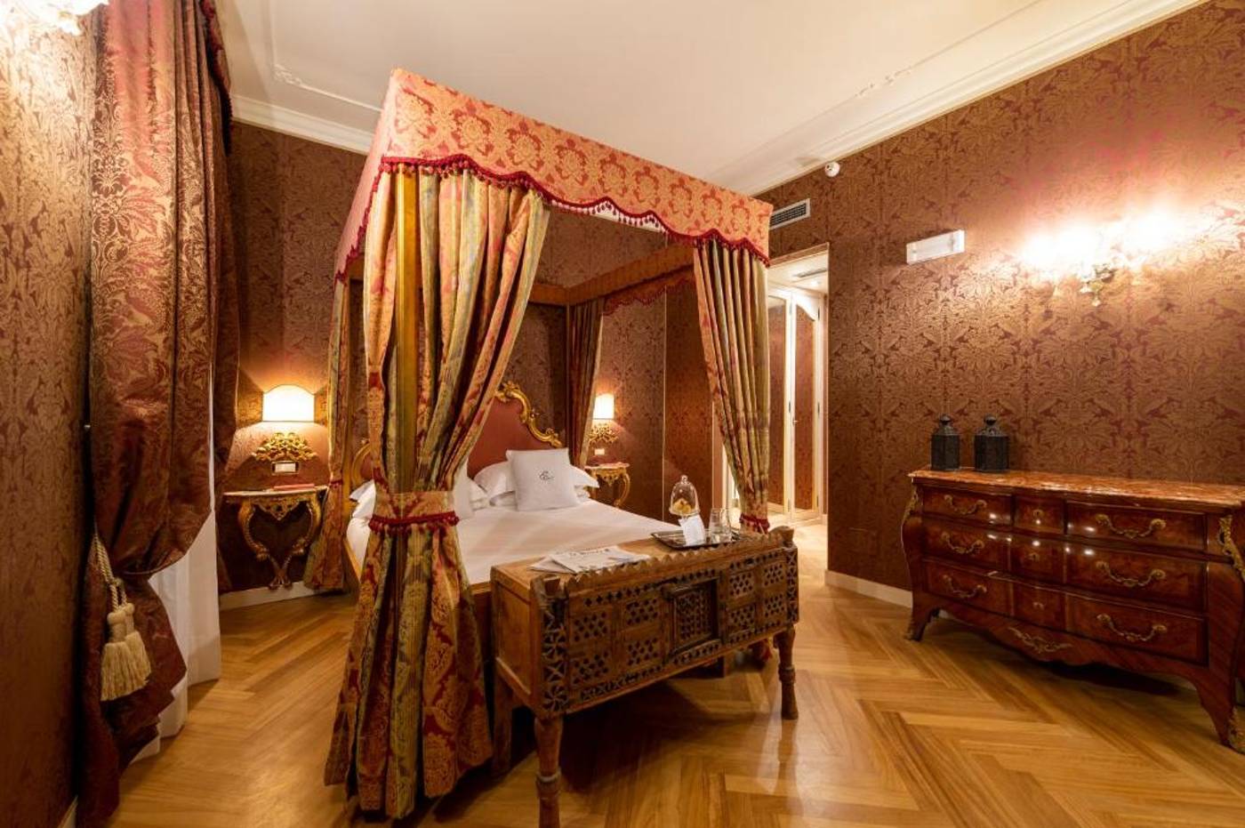 Antico-Doge---a-Member-of-Elizabeth-Hotel-Room-35