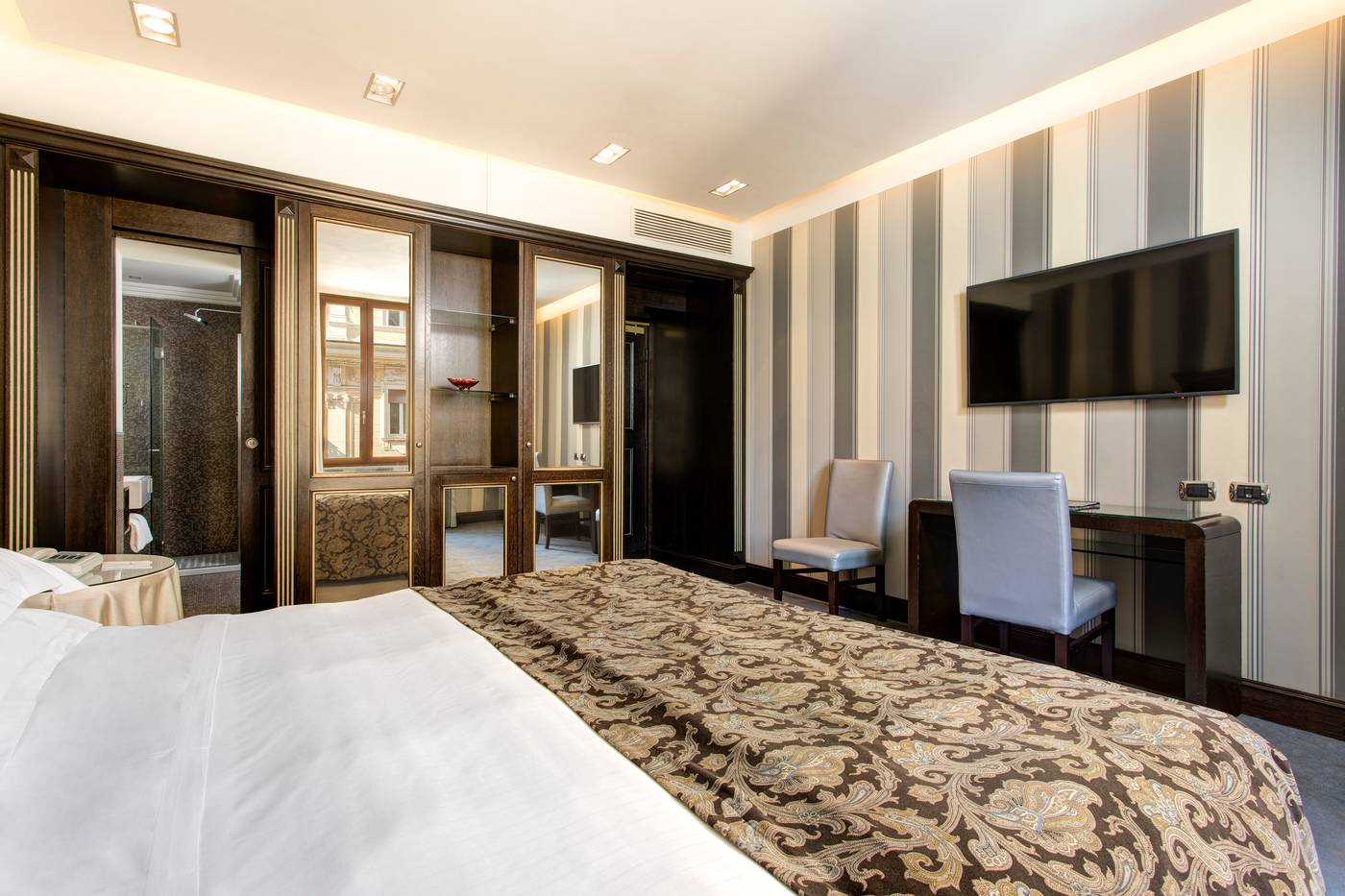 Marcella-Royal-Rooftop-Garden-Room-23