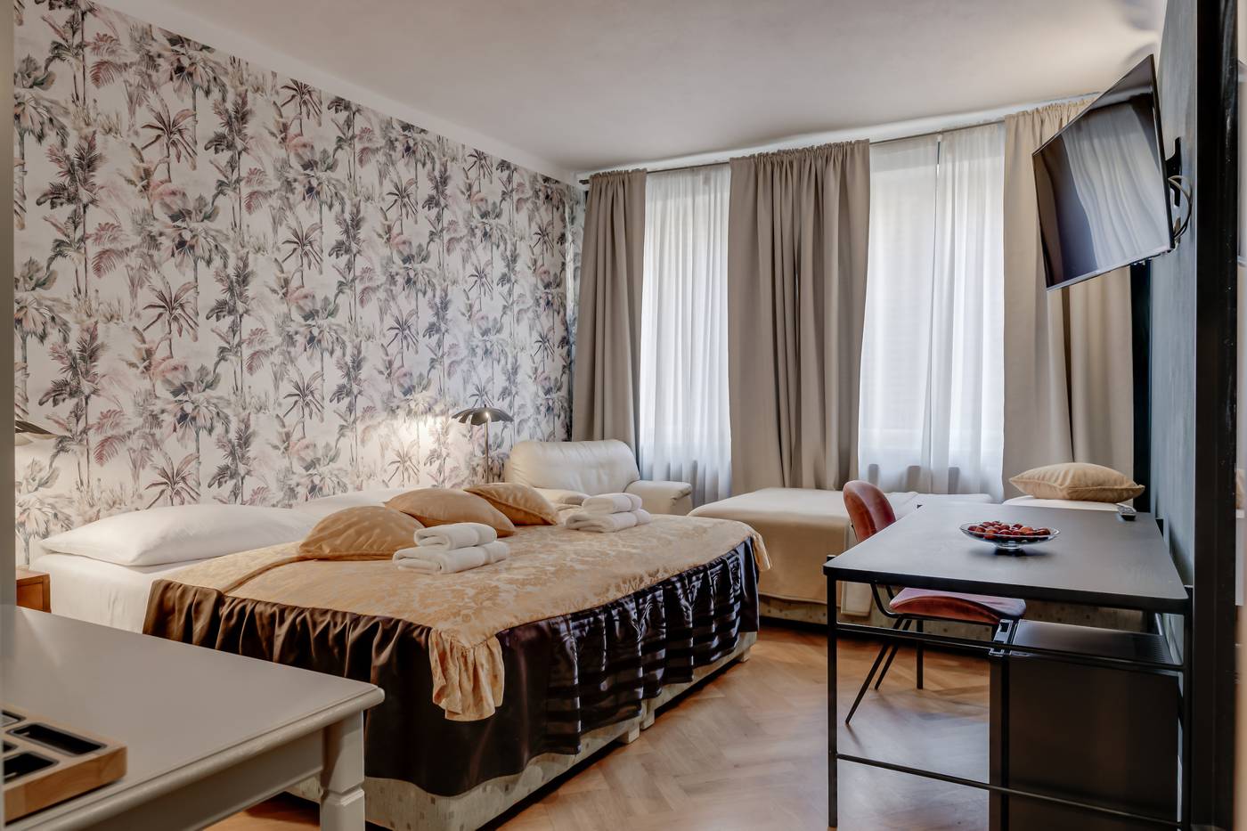 Louren---The-Bridge-Inn-Room-4