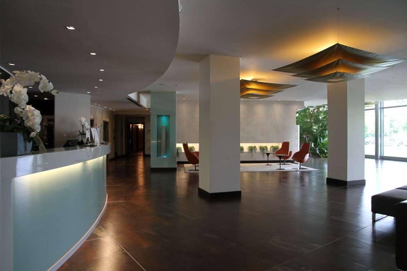 Cruise-Italy-MONTANO LUCINO-Lobby-5