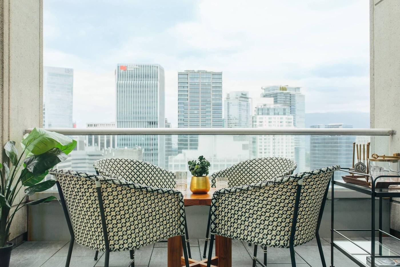 Delta-Hotels-By-Marriott-Vancouver-Downtown-Suites-Room-9