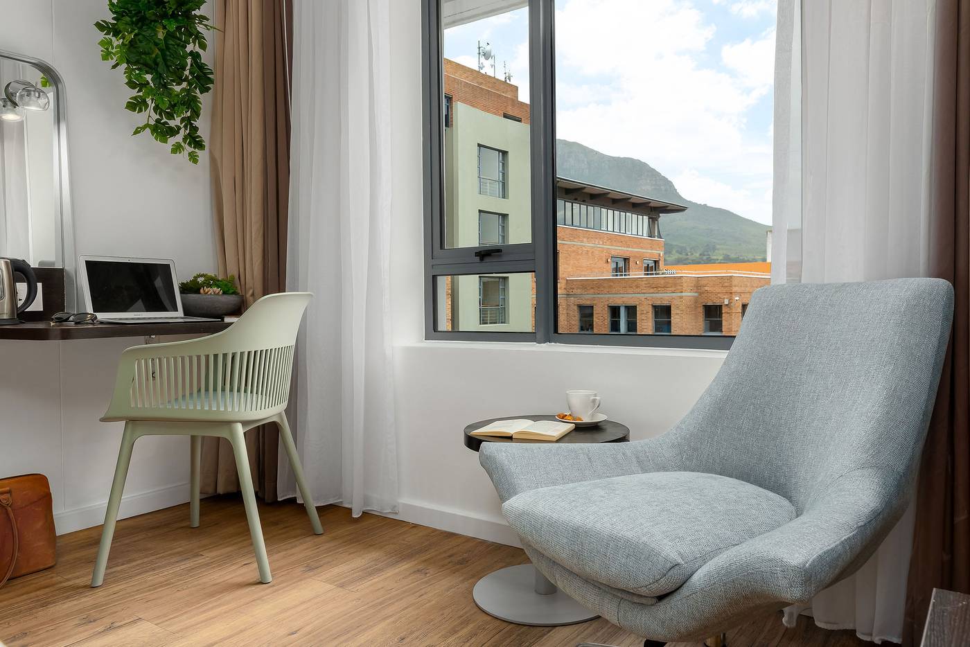 Park-Inn-by-Radisson-Cape-Town-Newlands-Room-12