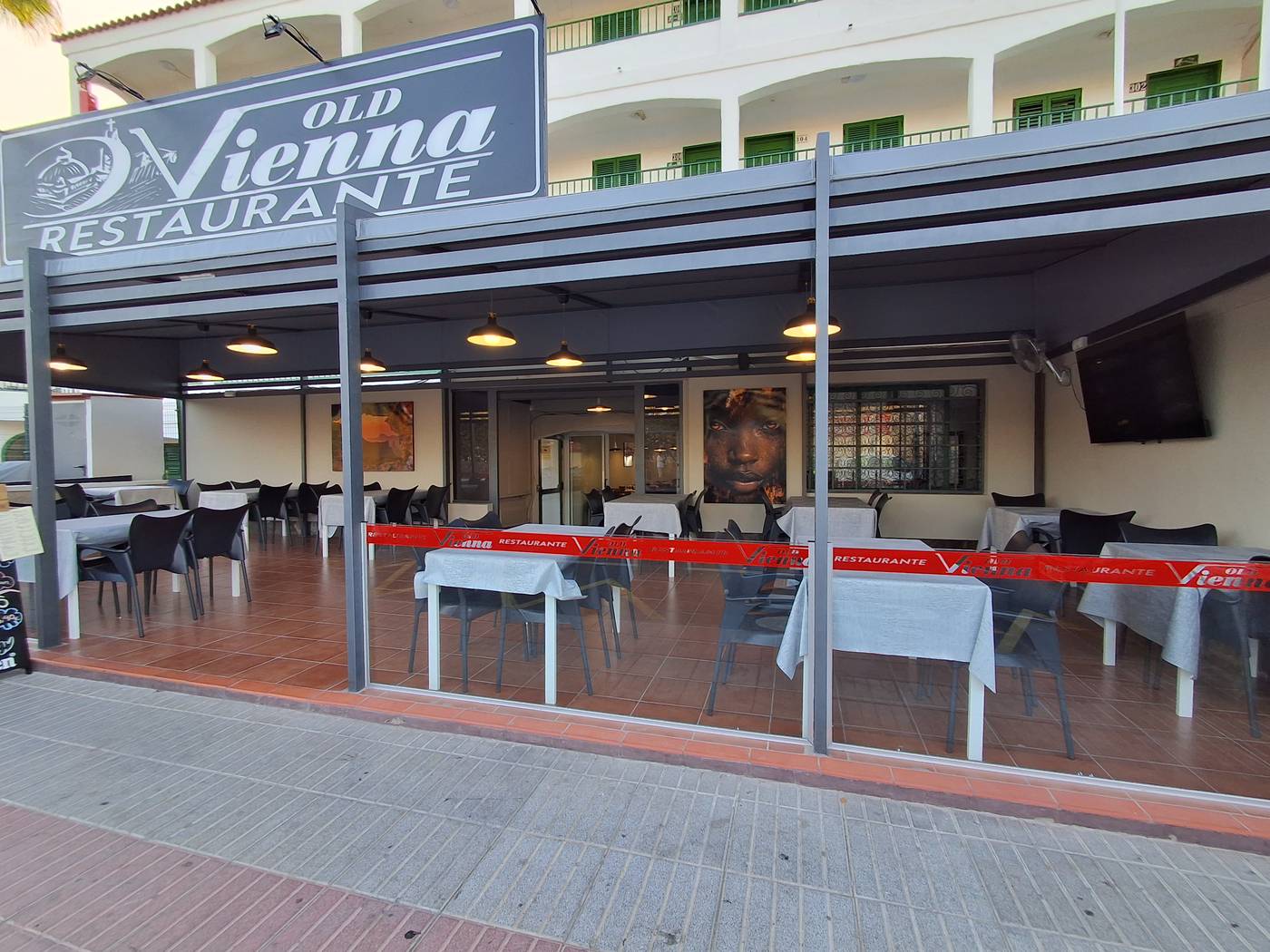 Las-Faluas-Restaurant-10