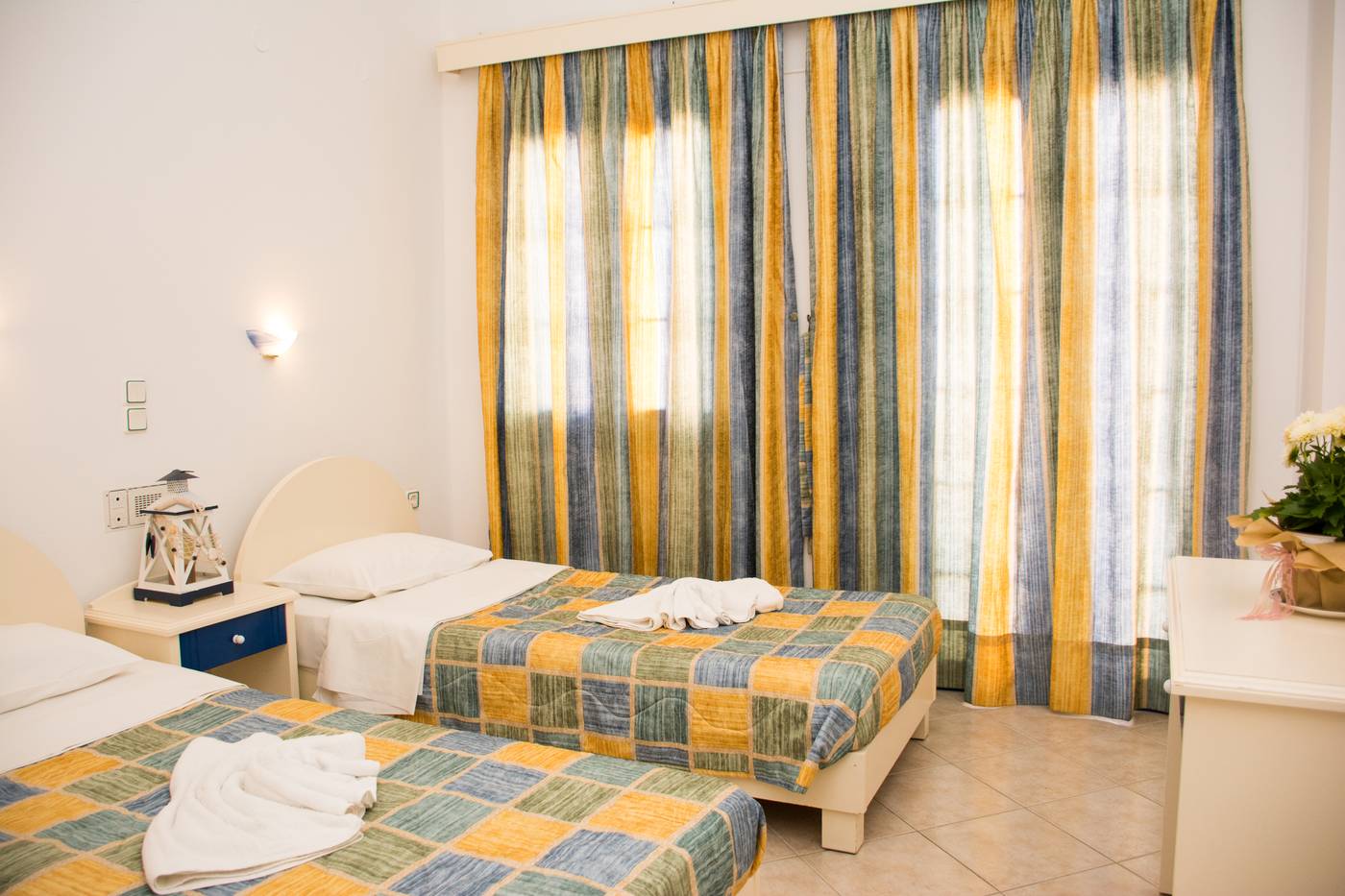 Uncle-George-Studios---Apartments-Room-10