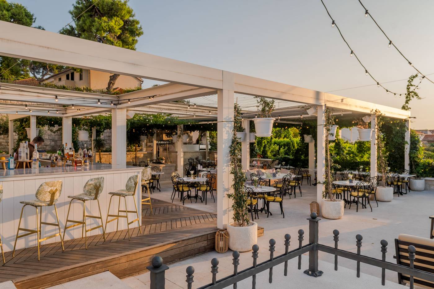 Brown-Beach-House-hotel---spa-Bar-18