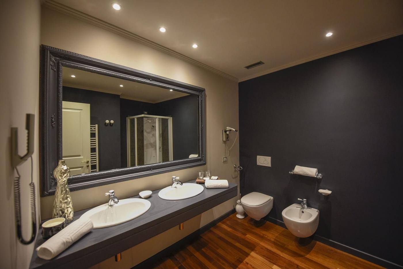 The-Tuscanian-Hotel-Room-26