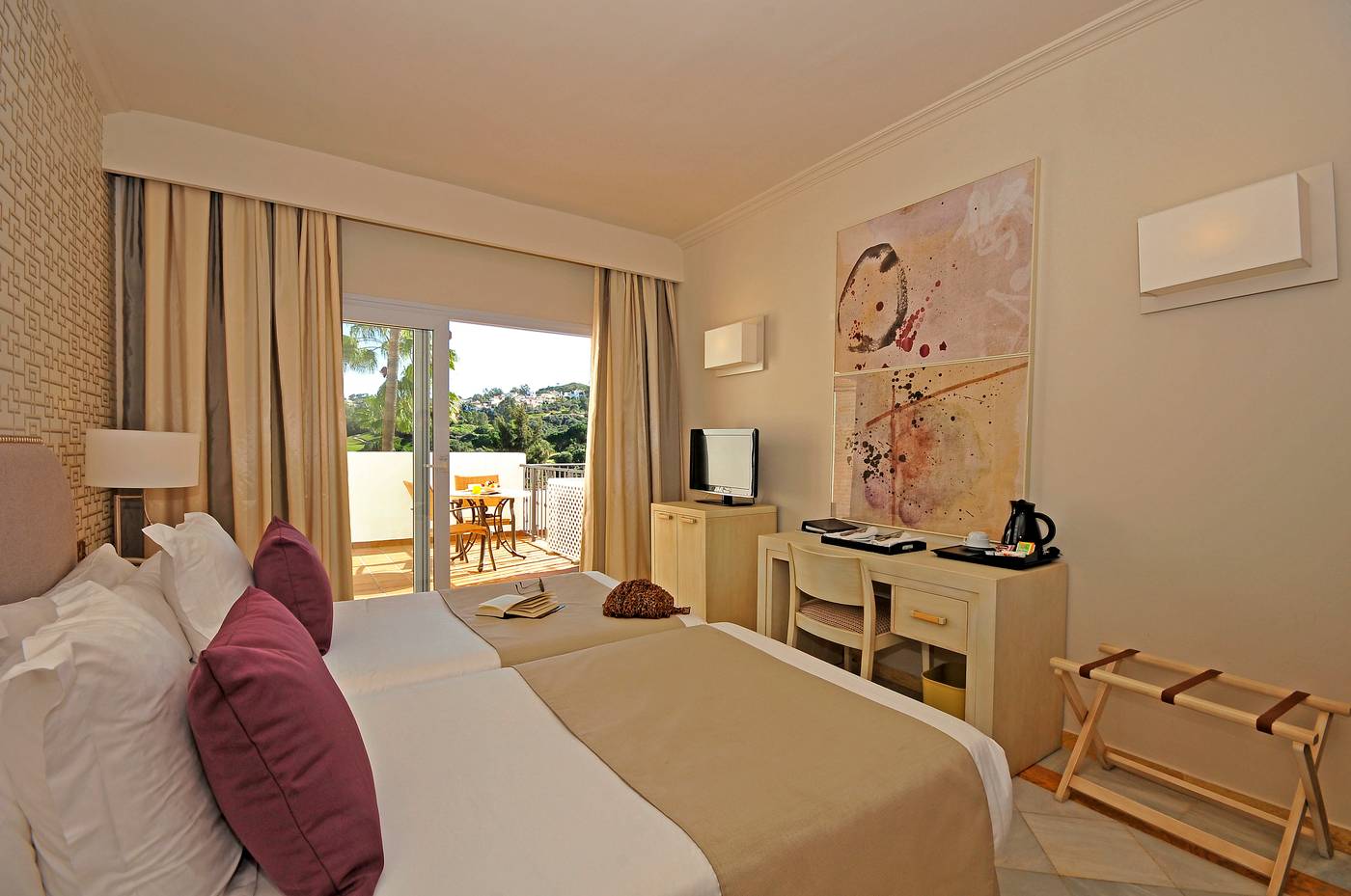 La-Cala-Resort-Room-28