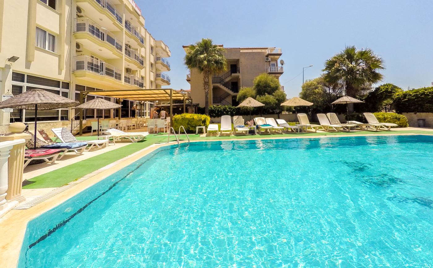 Sultan-Apartment-Pool-1