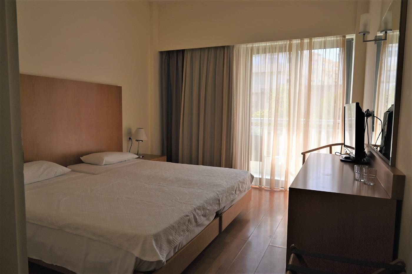 Angela-Hotel-Downtown-Rooms-Room-10