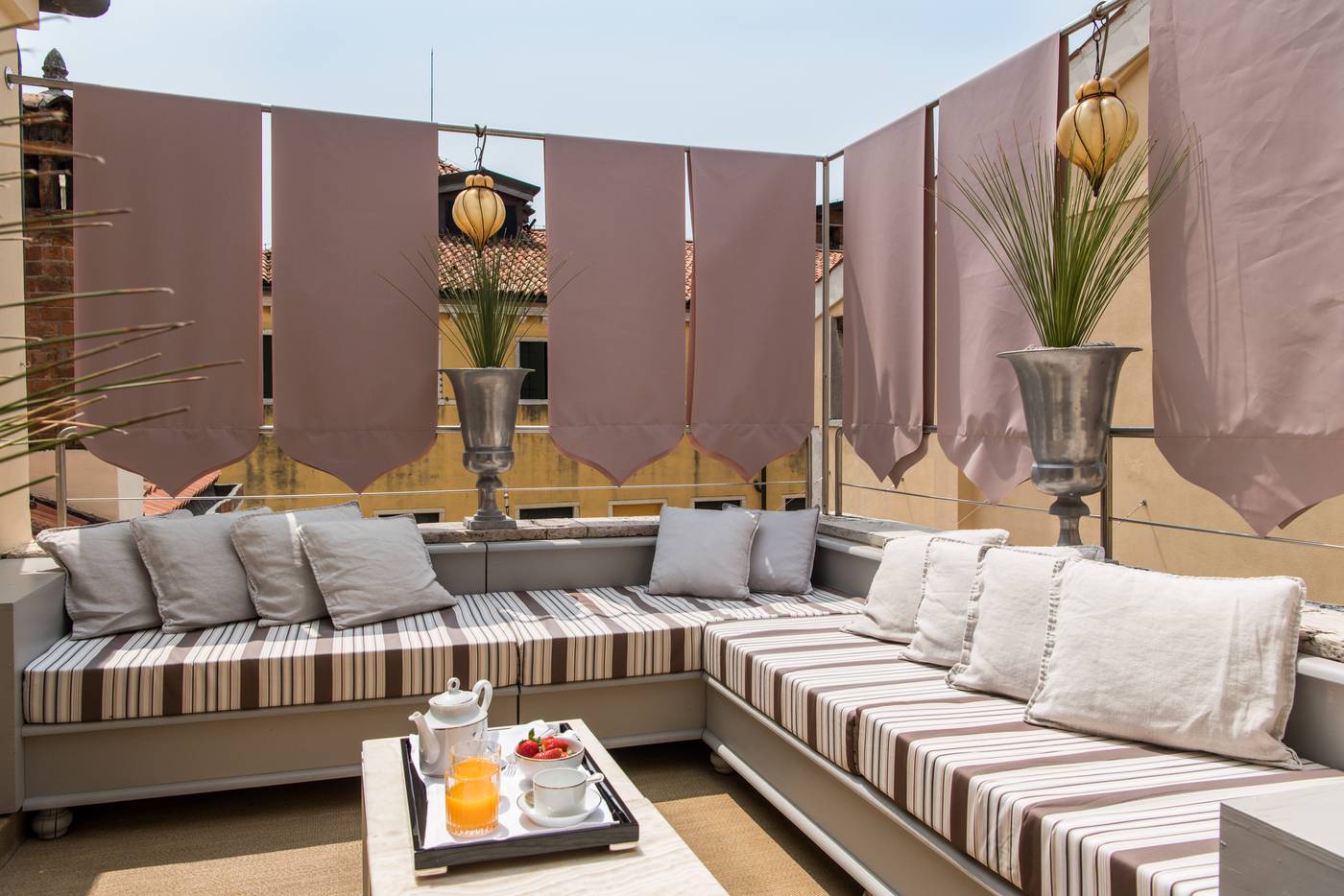 Ca--Maria-Adele-Room-57