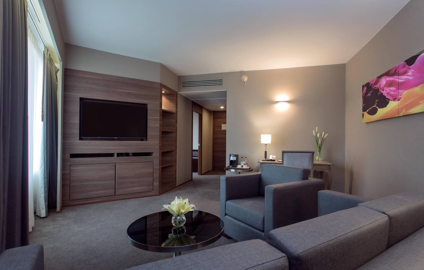 Swissotel-Bangkok-Ratchada-Room-32