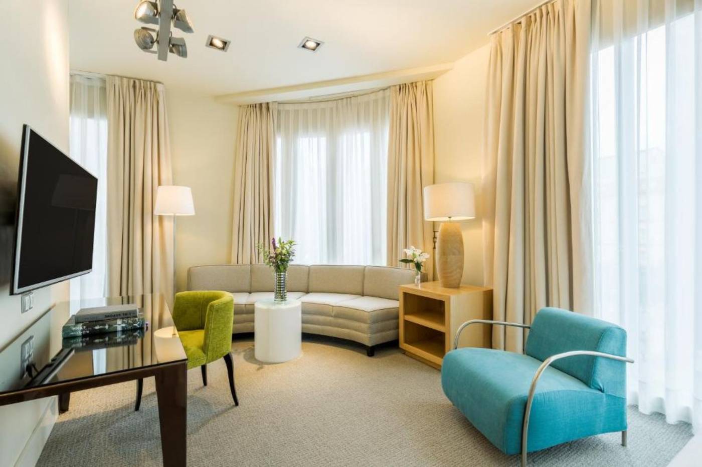 Room-Mate-Alicia-Room-26