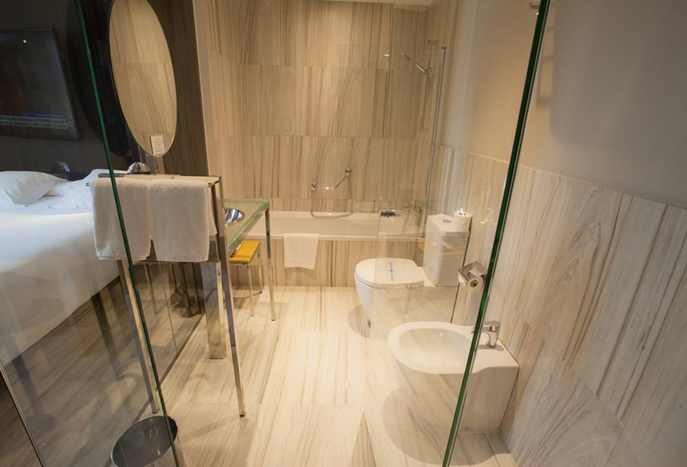 Plaza-Spain-A CORUÑA-Room-6