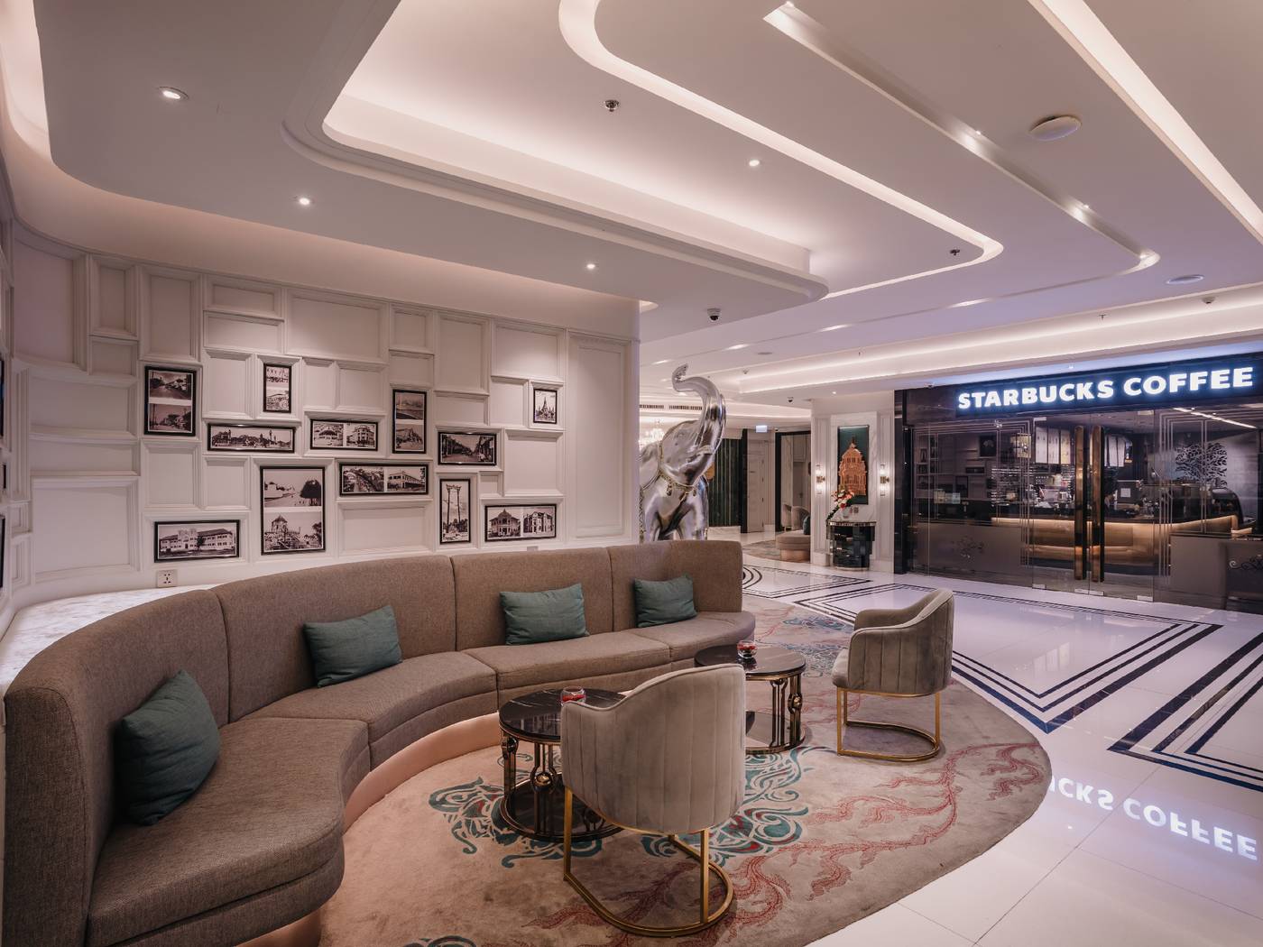 Aira-Hotel-Bangkok-Lobby-4